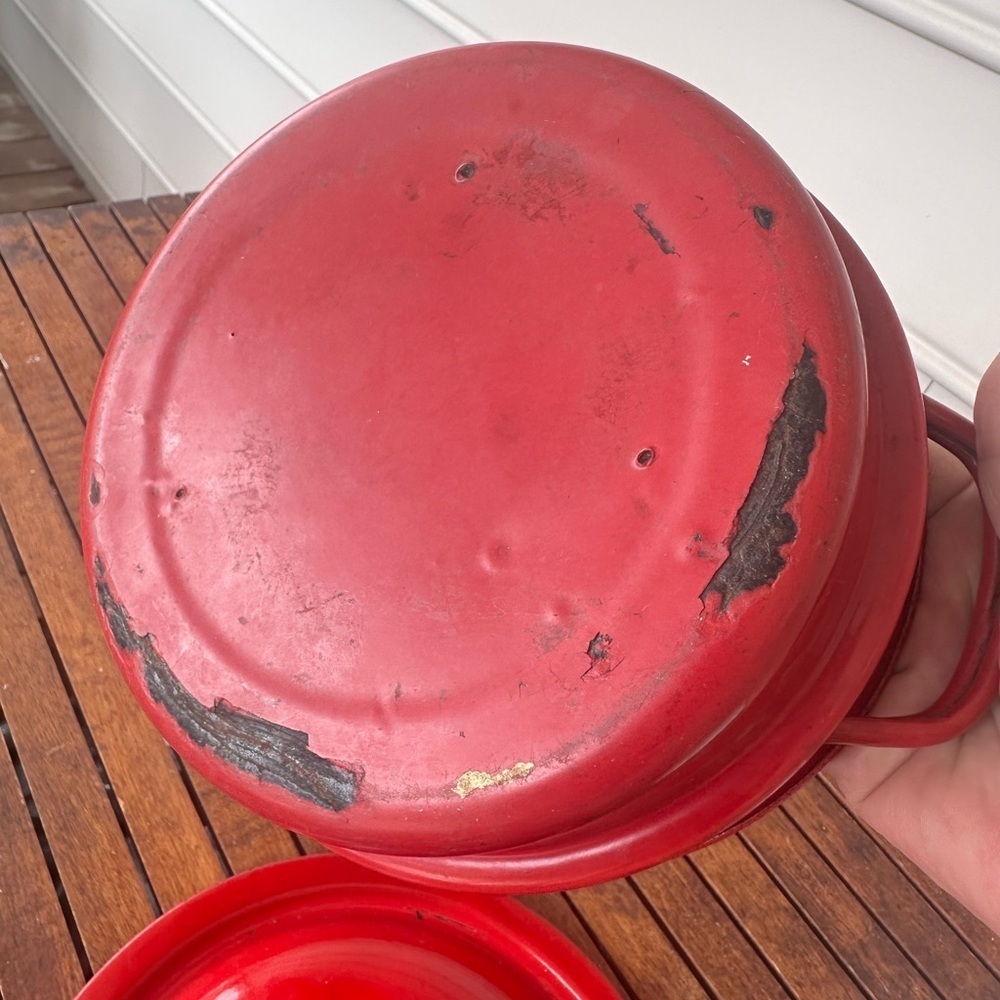 Red enamel pot with lid - Picture 6 of 9